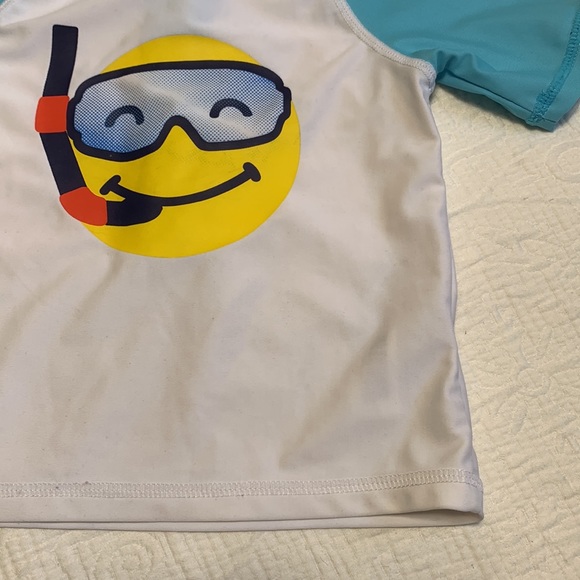 18-24m (4/$20) Joe Fresh Rashguard Top - Picture 2 of 15